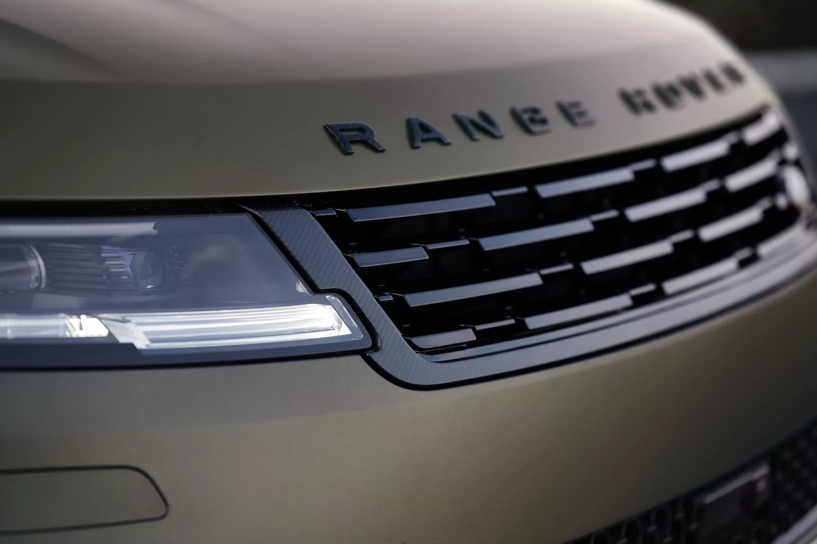 Nuova Range Rover Sport SV: Modern Luxury Prestazionale