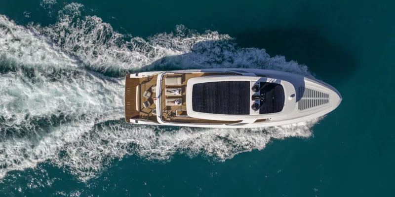 Ferretti Yacht InFYnito 90