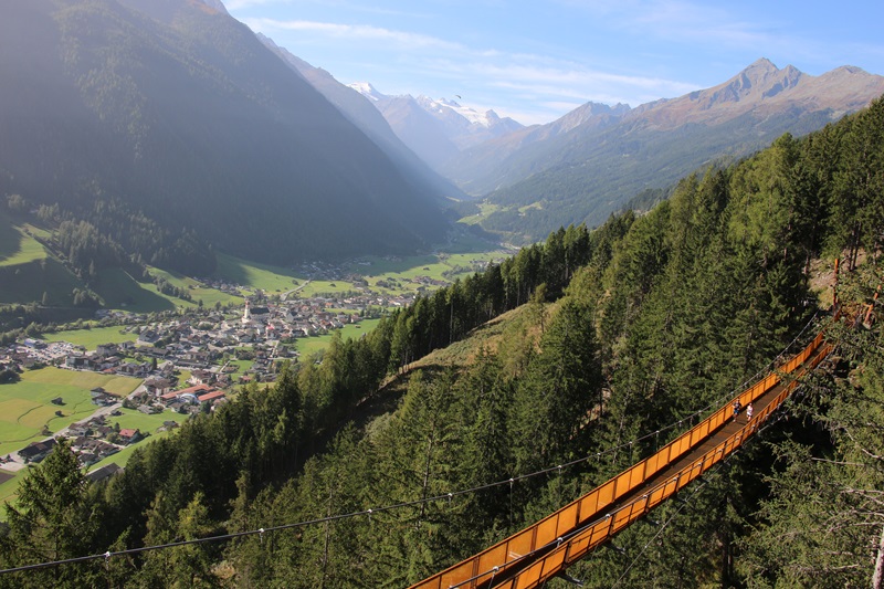 Ponte sospeso Stubai Tirolo