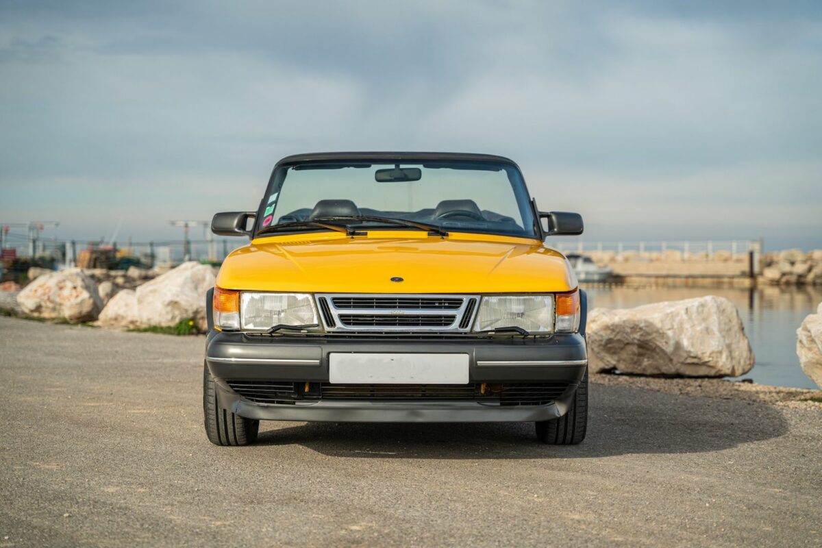 Saab 900